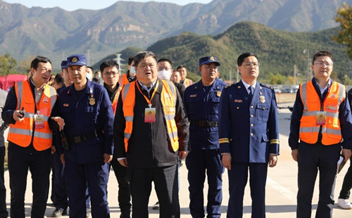 徐宝东政委和张树森局长观摩指导灭火演练学院徐宝东政委带森林消防